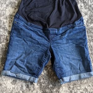 Maternity bermuda shorts